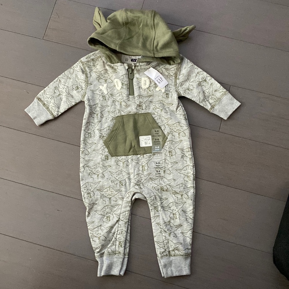 Baby GAP hooded quarter zip 3-6 months baby Yoda